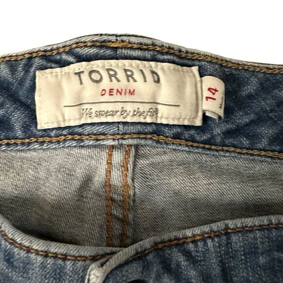 Torrid ~ Blue denim shorts ~ size 14 ~ 2% spandex for added comfort - Picture 6 of 7